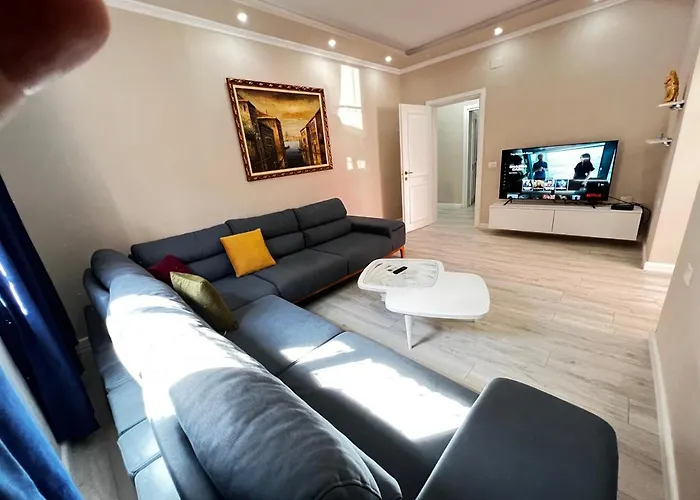 Golden Cherry * 地拉那