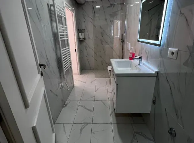 Golden Cherry * 地拉那