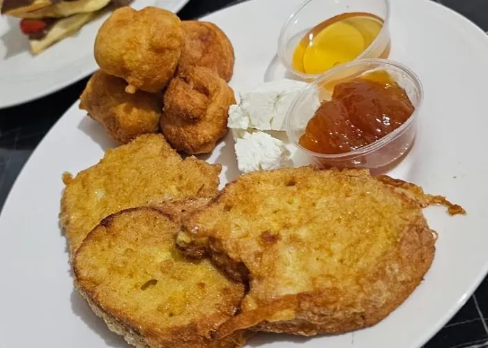 Golden Cherry Apartment *