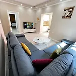 Golden Cherry Apartamento Tirana